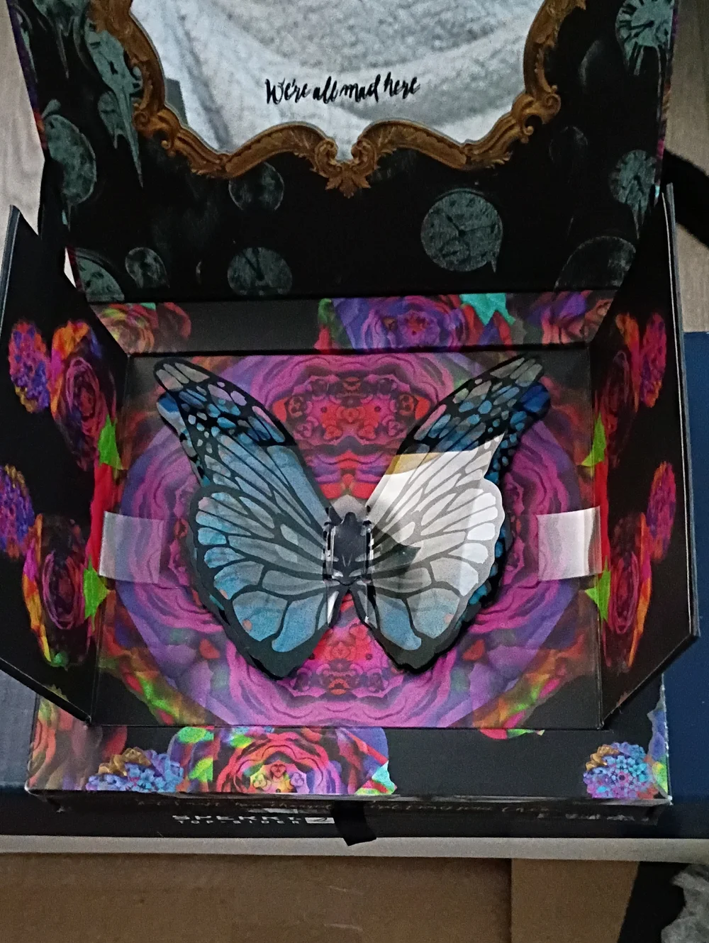 URBAN DECAY IN COLLABORATION WITH DISNEY..ALICE THROUGH THE LOOKING GLASS